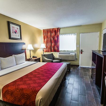 Econo Lodge Cocoa Beach - Near The Port Eksteriør billede