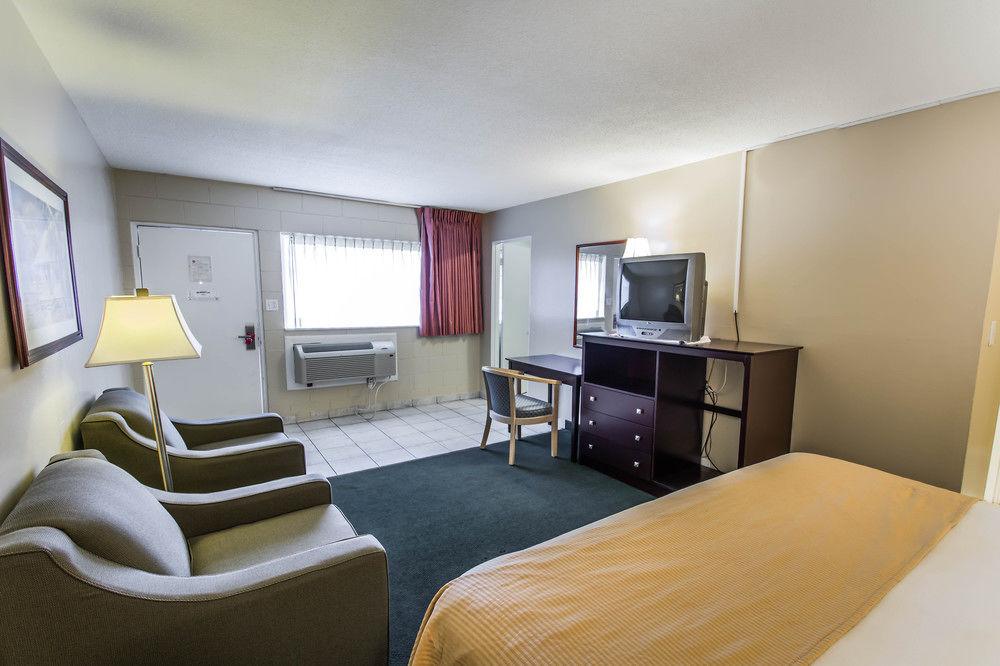 Econo Lodge Cocoa Beach - Near The Port Eksteriør billede