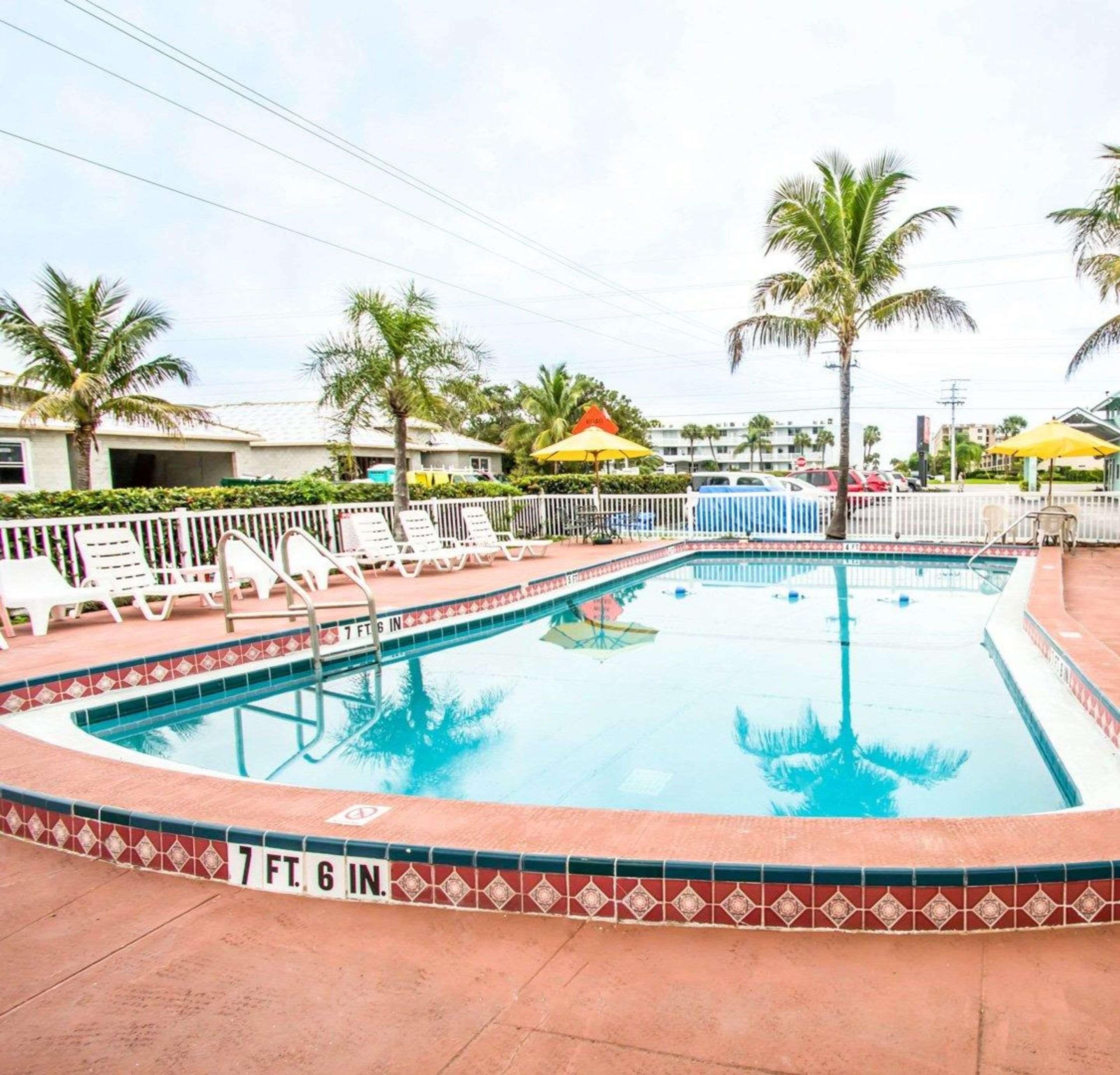 Econo Lodge Cocoa Beach - Near The Port Eksteriør billede