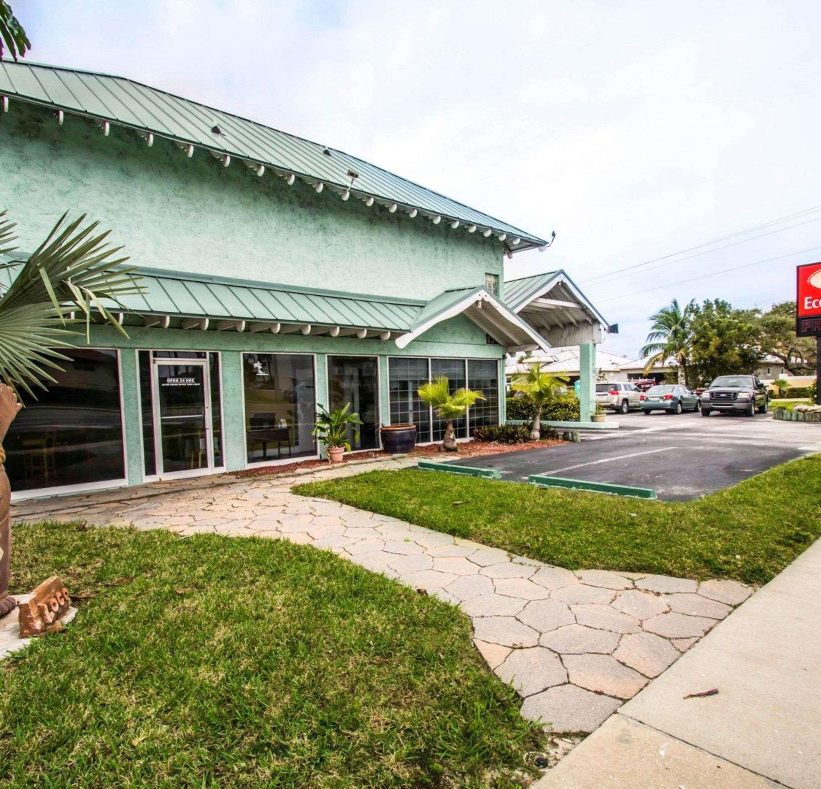 Econo Lodge Cocoa Beach - Near The Port Eksteriør billede