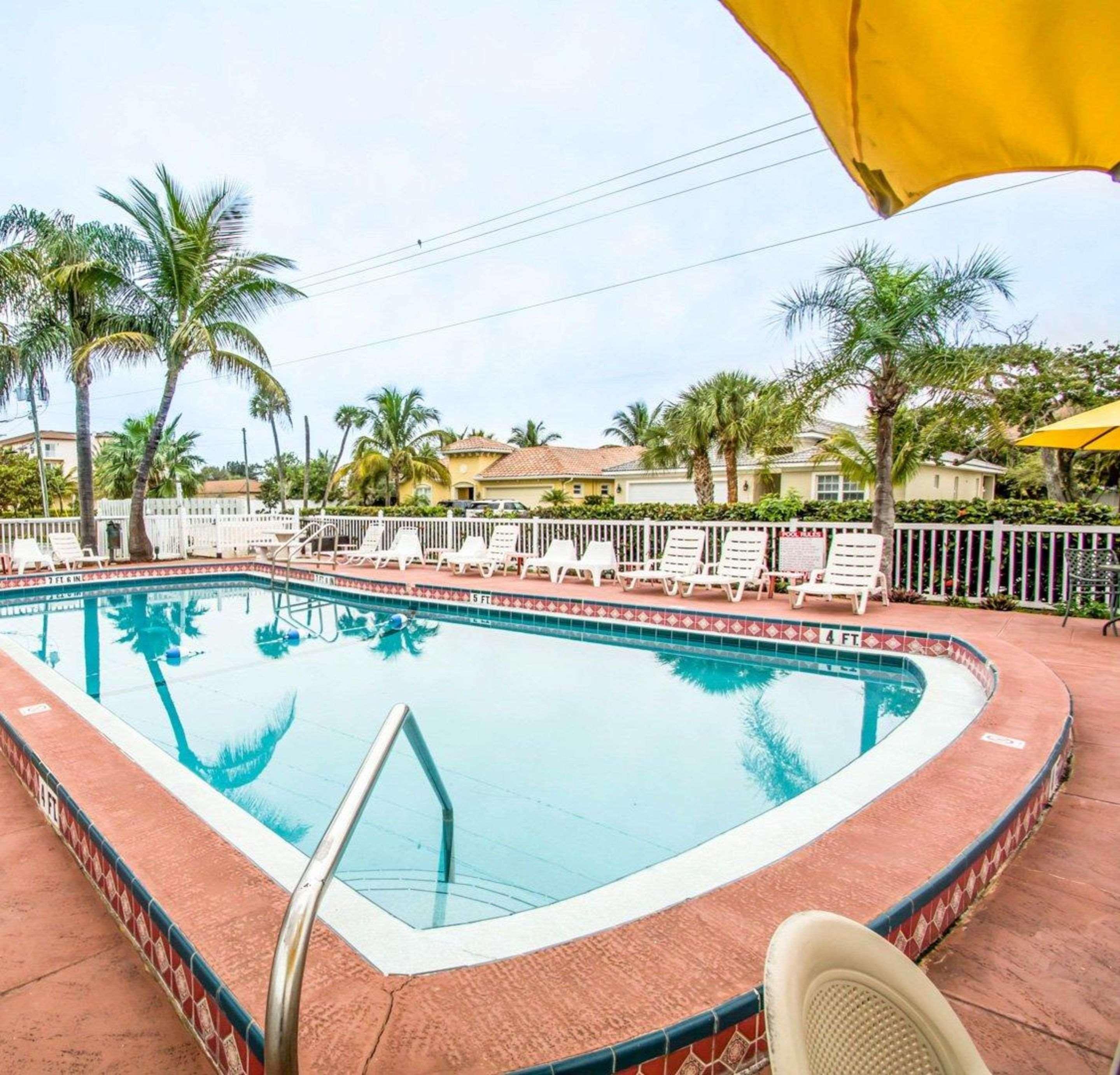 Econo Lodge Cocoa Beach - Near The Port Eksteriør billede