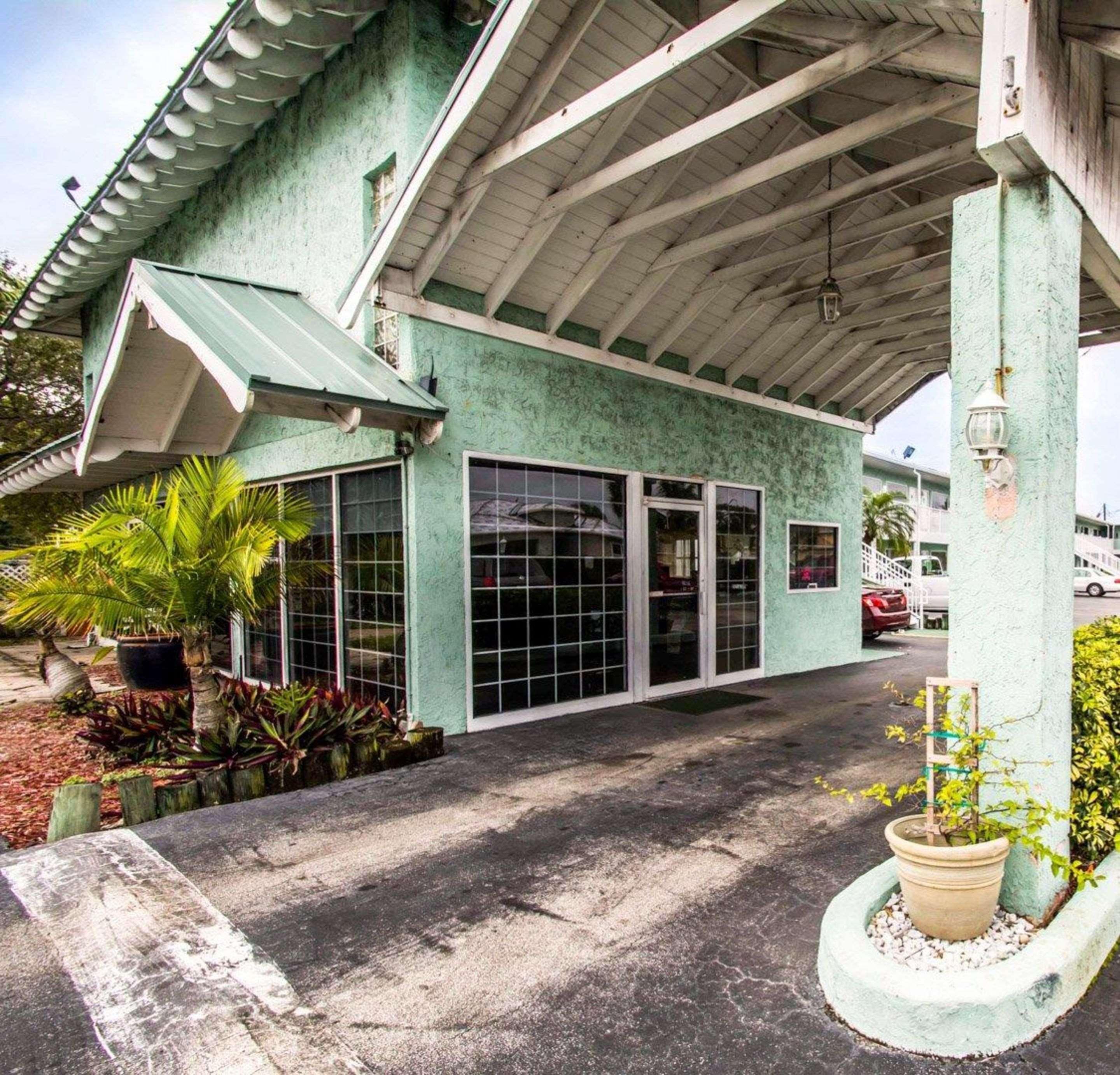 Econo Lodge Cocoa Beach - Near The Port Eksteriør billede
