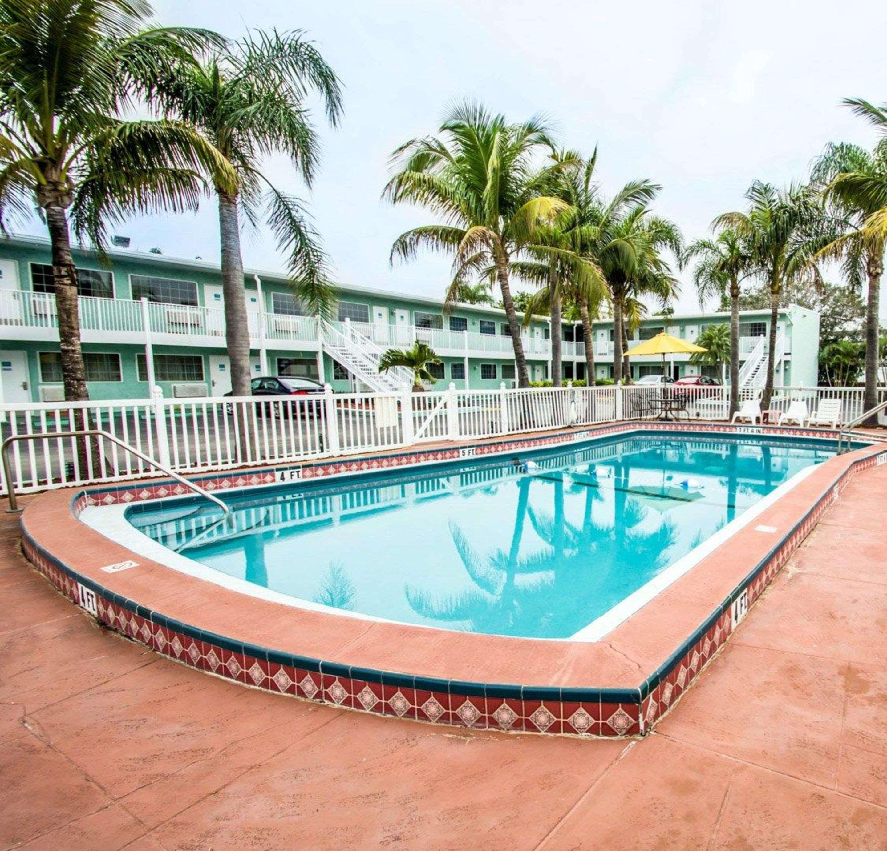 Econo Lodge Cocoa Beach - Near The Port Eksteriør billede