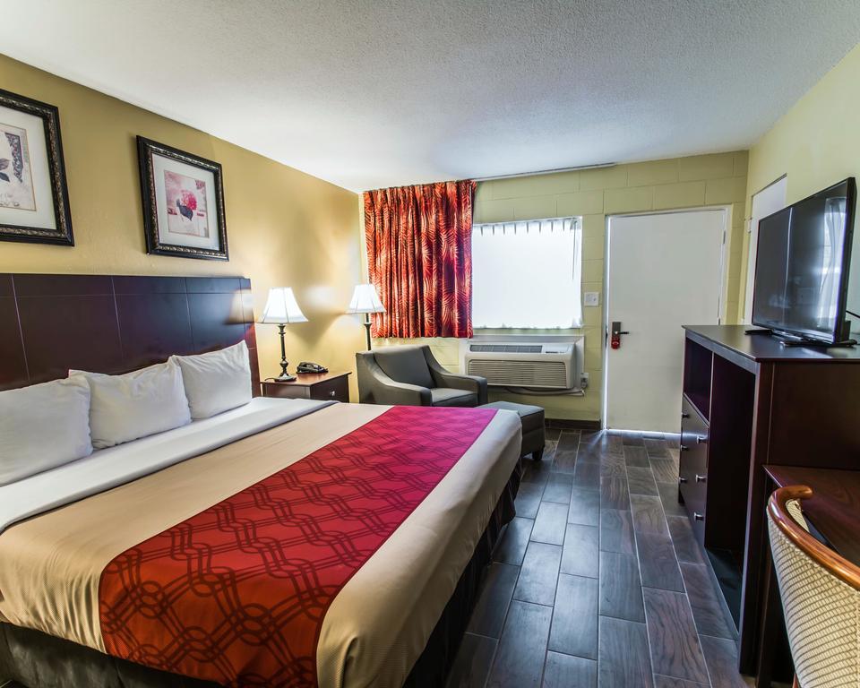 Econo Lodge Cocoa Beach - Near The Port Eksteriør billede