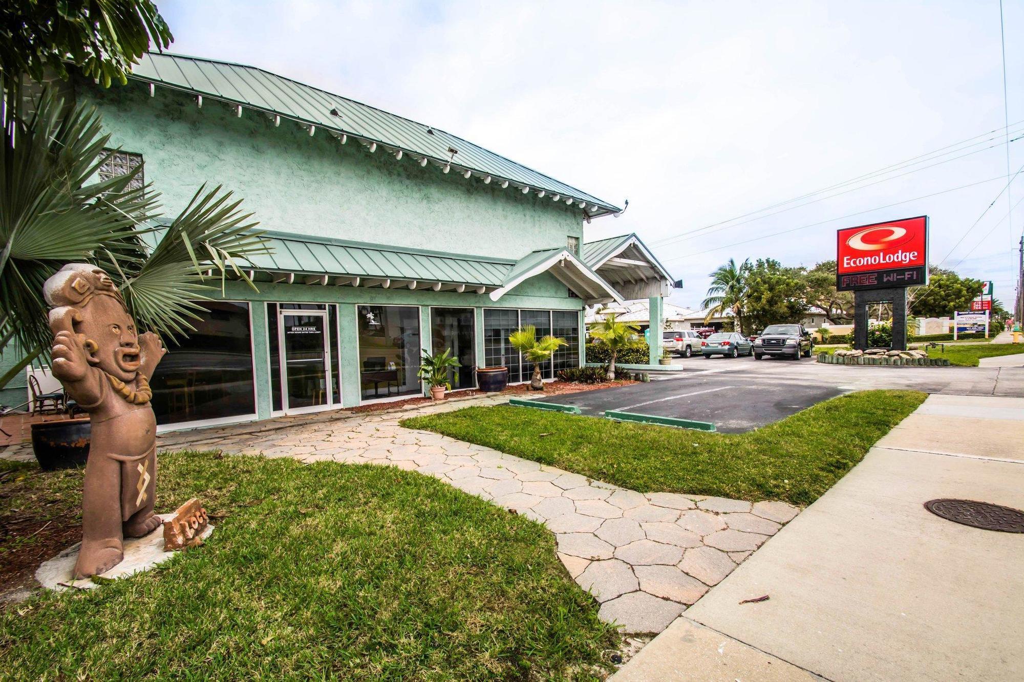 Econo Lodge Cocoa Beach - Near The Port Eksteriør billede